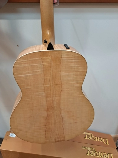 Taylor Guitars - 618E 5